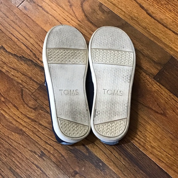 TOMS Fashion Sneaker Athletic Casual Slip on Shoes 
Navy Blue 
Size 2
No Shoebox - Picture 15 of 16